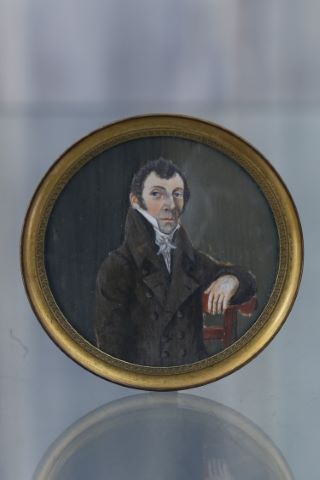 Miniature d’homme en veston
