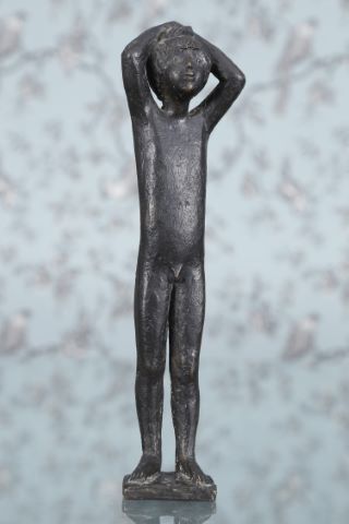 Jeune garçon nu