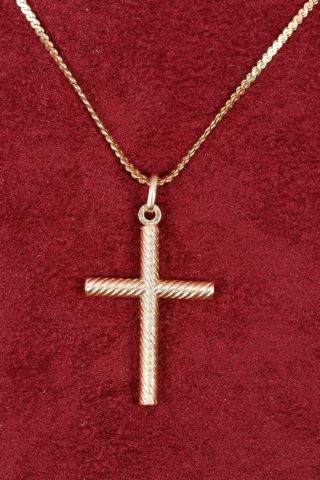 Pendentif croix et chaîne