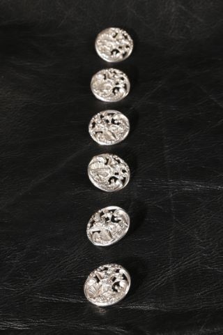 Six boutons
