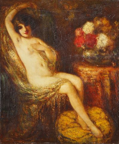 Nu au canapé et au bouquet de fleurs