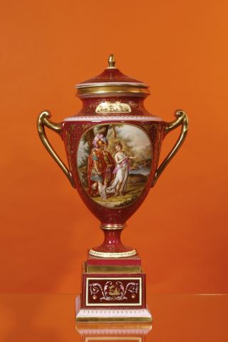 Vase Médicis couvert