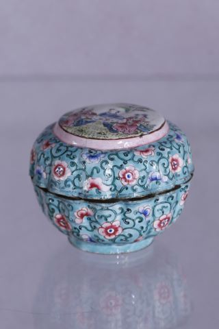 Boîte à bords polylobés