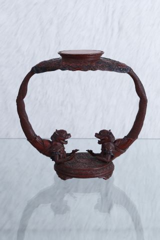 Intéressant socle pour vase