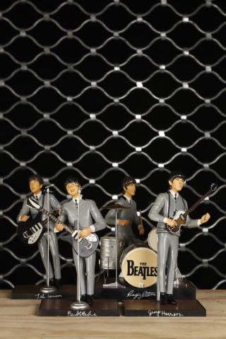 Quatre figurines Beatles