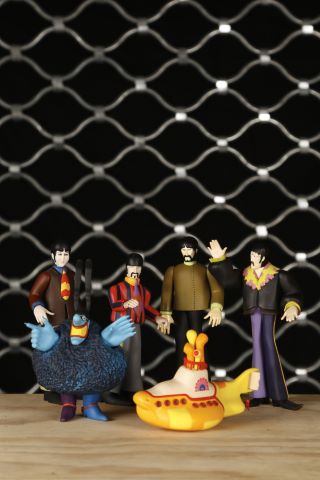 Yellow submarine set