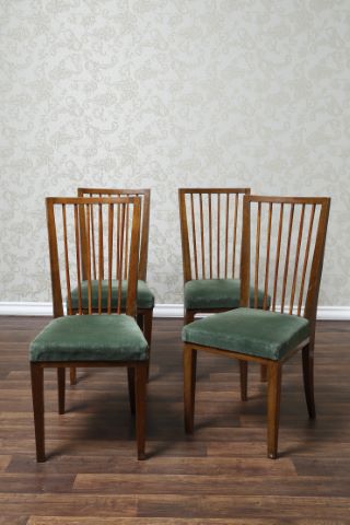 Ensemble de quatre chaises