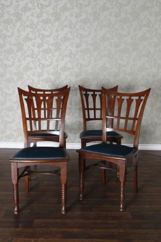 Ensemble de quatre chaises