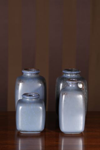 Ensemble de quatre vases