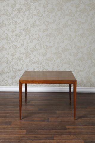 Table basse carrée