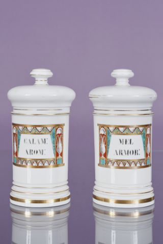 2 pots à pharmacie