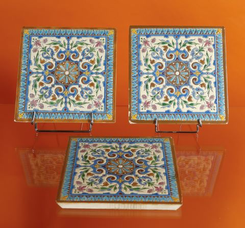 Suite de trois carreaux