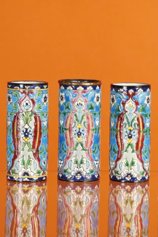 Trois vases cylindriques