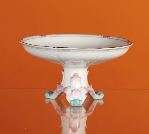 Coupe à fruit sur piédouche