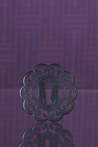 Sukashi tsuba