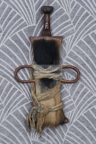 Couteau et son fourreau