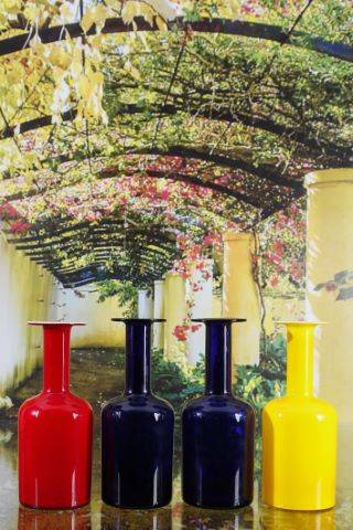 Suite de 4 vases bouteille