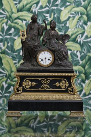 Pendule représentant l’allégorie de la Poésie...