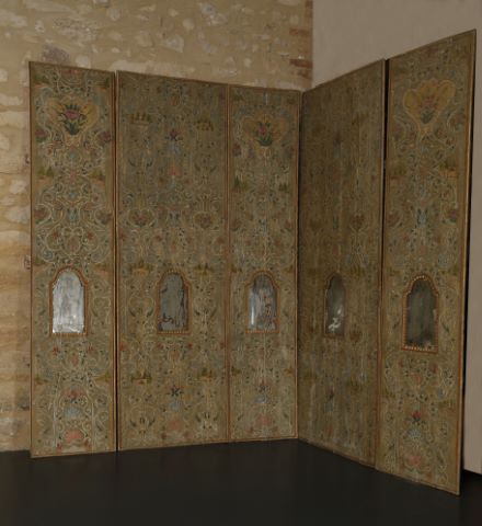 Cinq éléments de boiserie