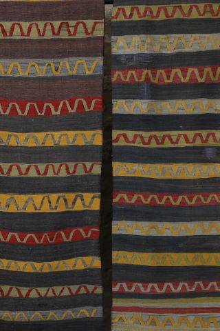 Deux tapis décoratifs en paire