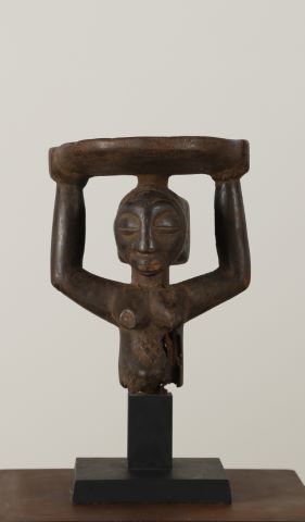 Personnage caryatide