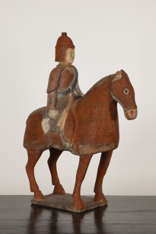 Cavalier en armure sur son cheval protégé par une barde