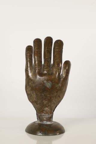 Main sculptée