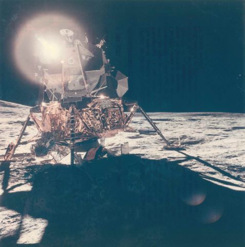 Reflet du soleil sur le module lunaire. Apollo 14