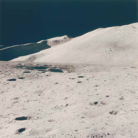 Belle vue du sud-est du mont Hadley depuis le module…