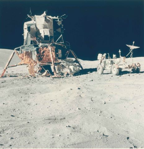 NASA - Charles Duke John Young, rover et module...