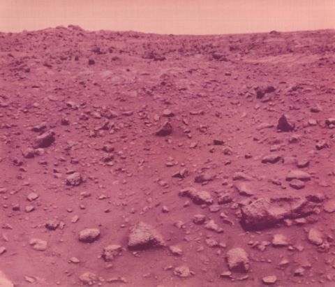 Première photographie couleur prise à la surface de Mars. Viking…