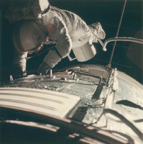 NASA - Harrison Schmitt Dernière sortie...