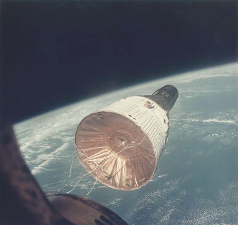 Premier rendez-vous spatial Gemini 6 vue depuis Gemini 7