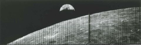 Première vue de la Terre depuis l'orbite lunaire. Sonde Lunar…