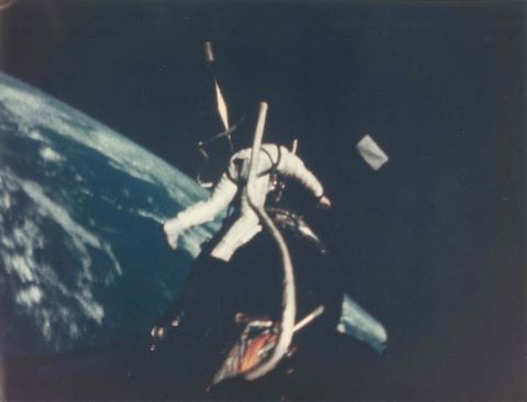 Buzz Aldrin, premiers pas difficiles en impesanteur. Gemini 12