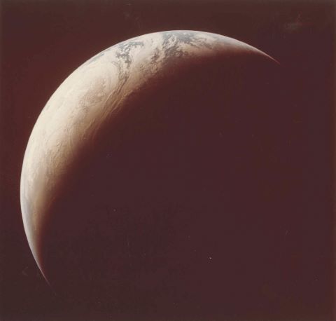 Croissant de Terre. Apollo 4