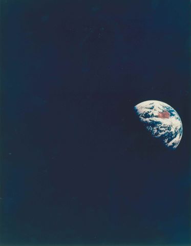 La Terre depuis la trajectoire de jonction vers l'orbite lunaire.…