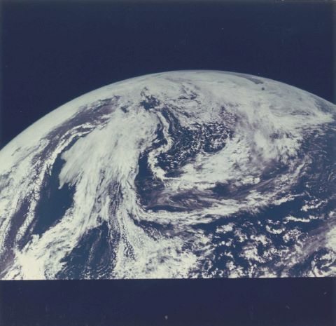 La Terre peu après l'injection translunaire. Apollo 10