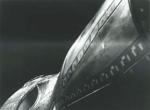 Première photographie réalisée durant une sortie extra-véhiculaire. Gemini IV