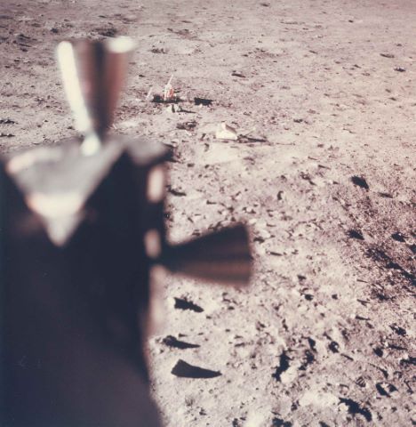 Vue de la surface lunaire avant le décollage. Apollo 11