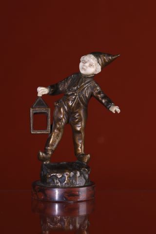Georges Omerth (1895-1925) Jeune garçon tenant...