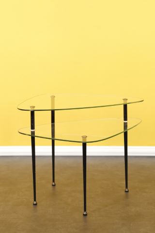 Table basse à deux plateaux formant bout de canapé
