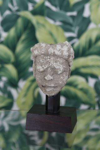 Petite tête de divinité de type Lopburi