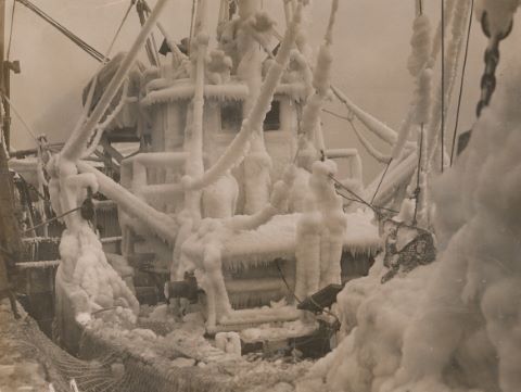 Leslie R. Jones (1886-1967) Bateau sous la glace...