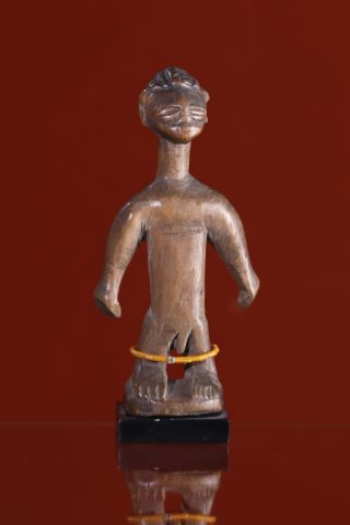 Togo,Ewe Statuette de jumeau dite « Vénovi »
