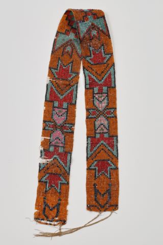 Bande perlée à motifs géométrique