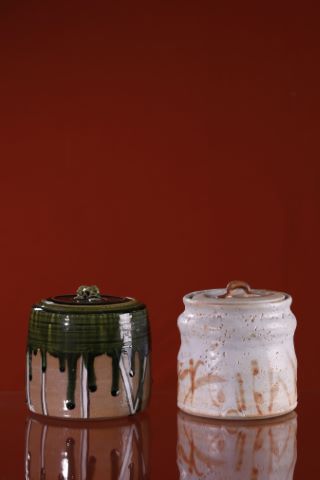 Deux pots à eau