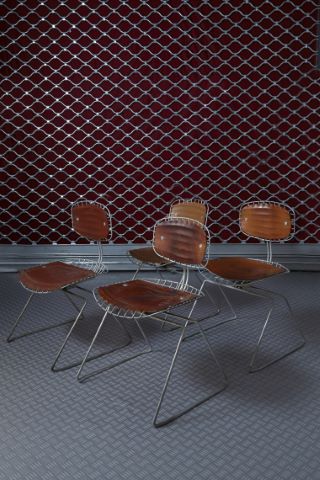 Suite de quatre chaises modèle «Traîneau» de la série Treillis