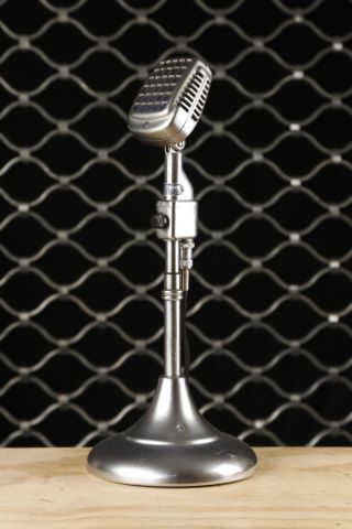 Shure Brothers, Chicago, USA Micro dit «gaufre»...