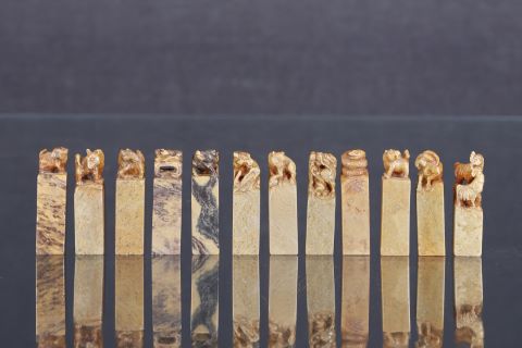 12 cachets représentant les animaux du zodiac chinois